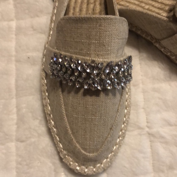 ShoeDazzle Cream Daphney Slip On Mules Size: US 11 - Picture 2 of 7